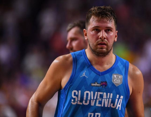 在不利河牌 在不利河牌